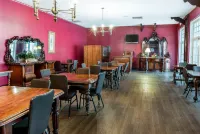 Econo Lodge Inn & Suites Triadelphia - Wheeling