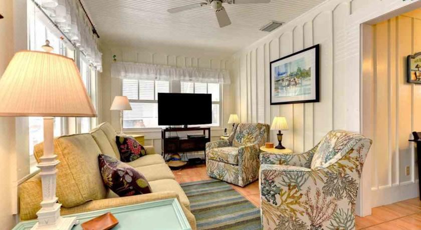 The Seashell Cottage Two-Bedroom Holiday Home