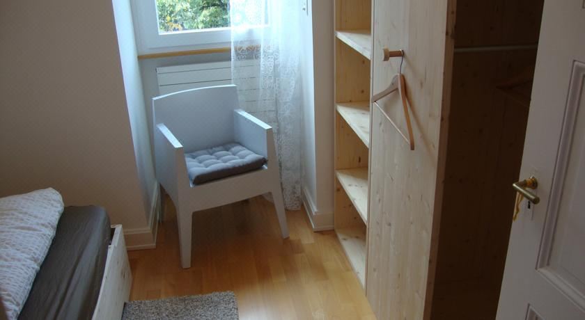 B&B Laupenring, Basel Single Room with Shared Bathroom