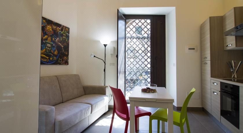 一室房（带沙发）