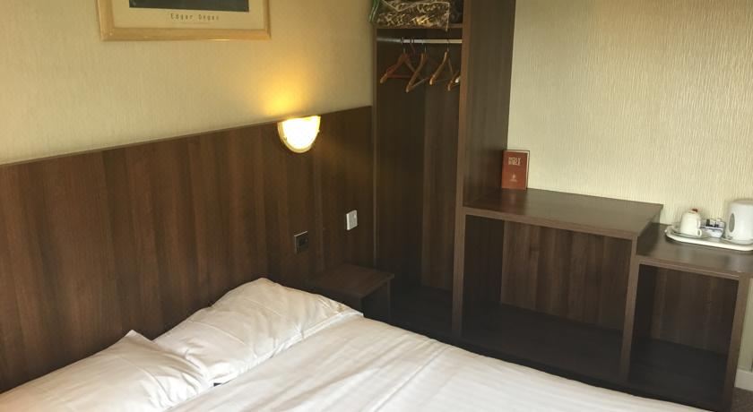 双人房（带公共浴室）