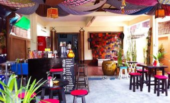 Thailand Wow Guesthouse - Hostel - Adults Only