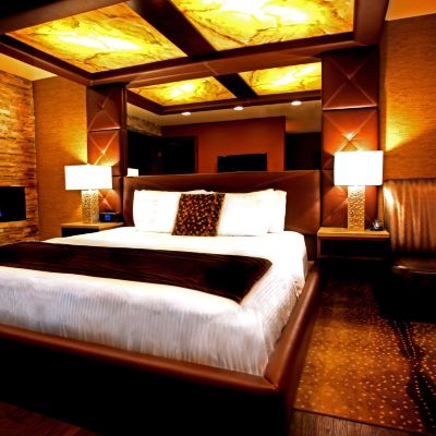1 King Bed Swimming Pool Suite
