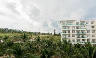 Garden View Apartment - 2 Mins to Beach