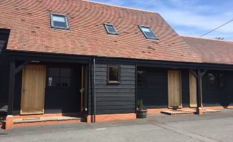 The Corners Inn - Housity