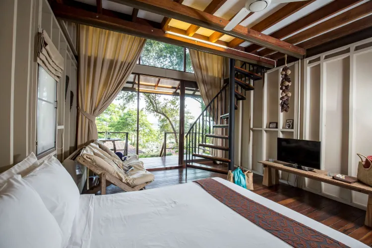 Hilltop Duplex Bungalow 1 Queen bed
