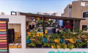 Nomads Hotel, Hostel & Rooftop Pool Cancun
