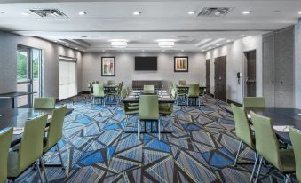 Holiday Inn Express & Suites Bryan - College Station