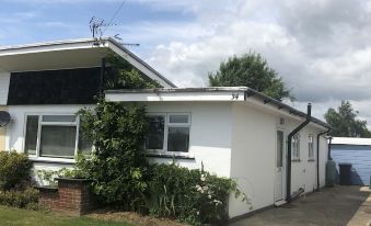 3 Bed Bungalow Minutes from The Beach