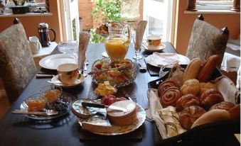 The Ville's Bed & Breakfast - Housity