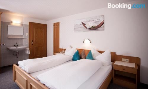 带阳台的三卧室公寓