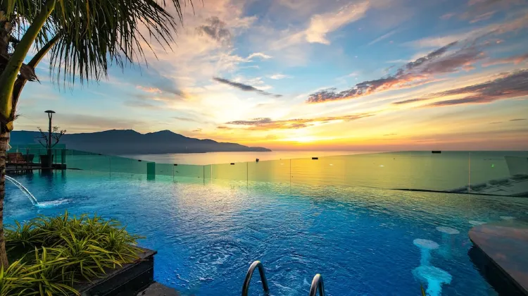 Sala Danang Beach Hotel 外観