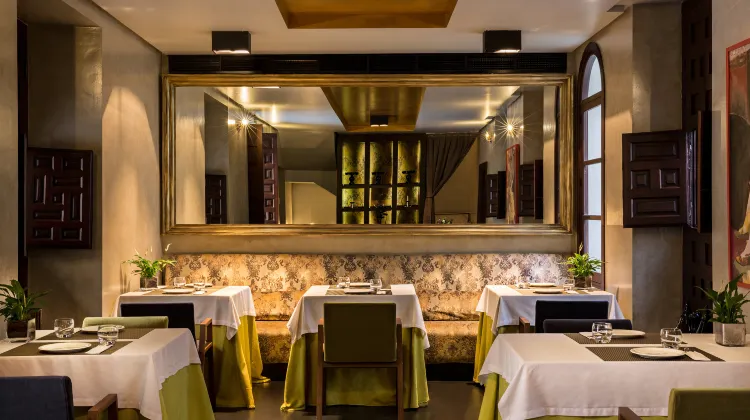 ホテル パラシオ デ ヴィラパネス 食事・レストラン