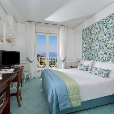 Classic Triple Room with Balcony and Sea View