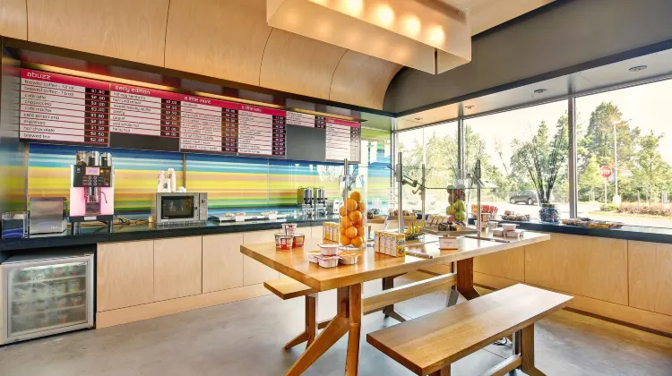 アロフト アルンデル ミルズ 食事・レストラン