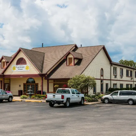 Econo Lodge & Suites