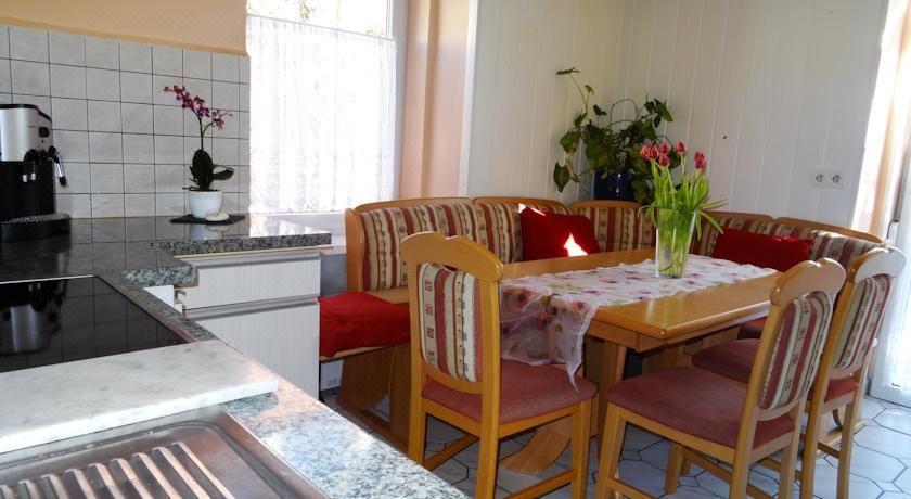 带露台的三卧室公寓