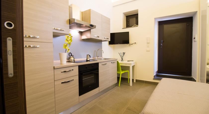 一室房（带沙发）