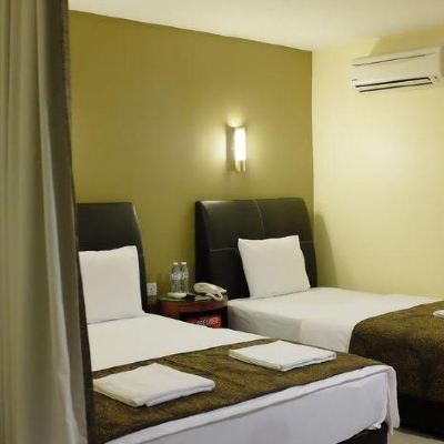 Bilik Deluxe Bertiga Kupon Hotel Safari Two Ampang Kuala Lumpur