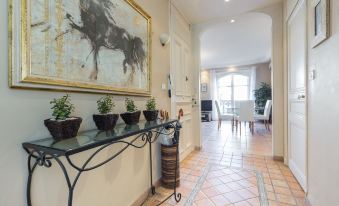 Lovely 2 Bed 2 Bath Apartment in Cannes on Rue Antibea Easy Walk to The Palais 224