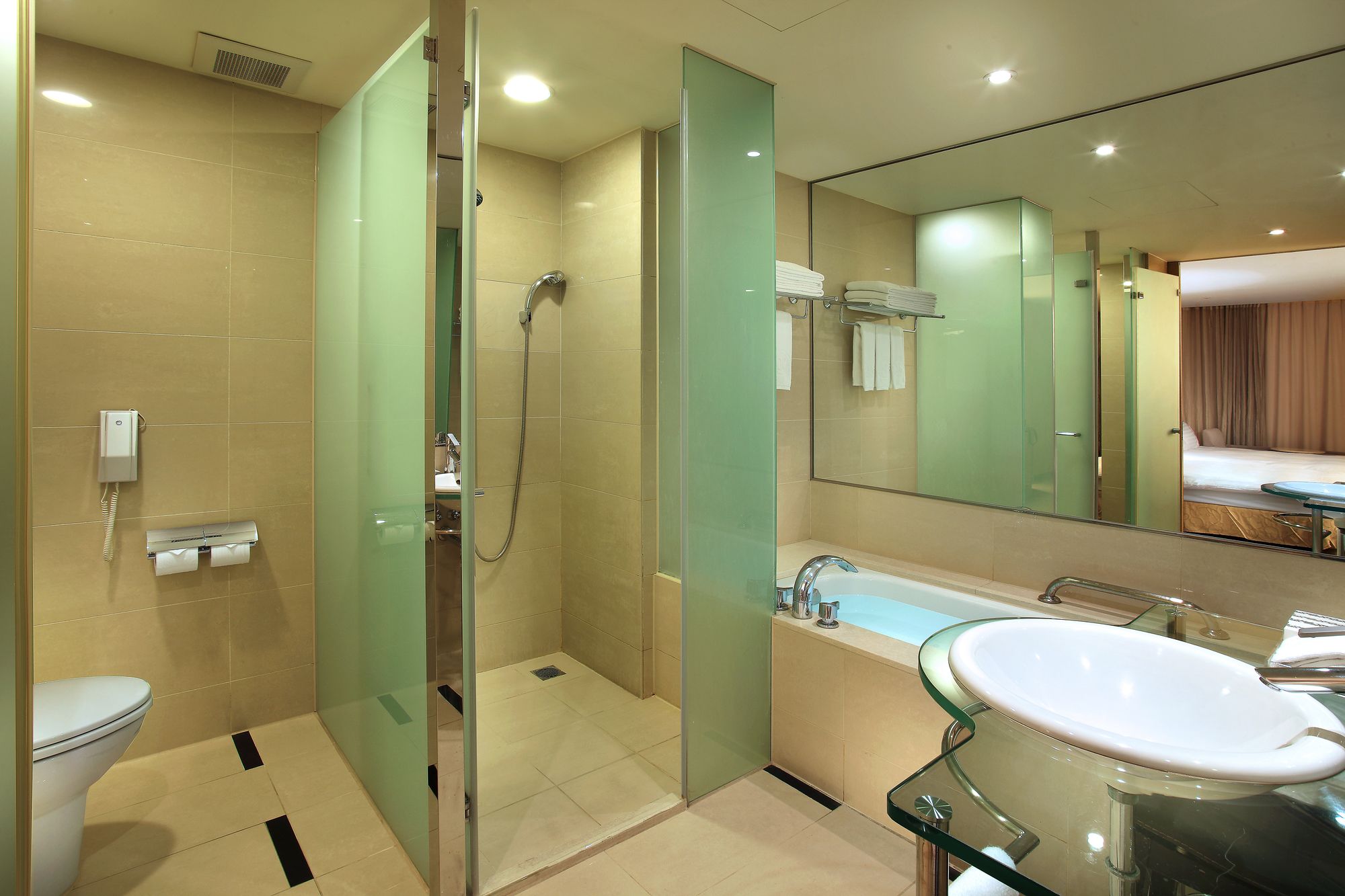 Hotel Del Lago湖景四人房