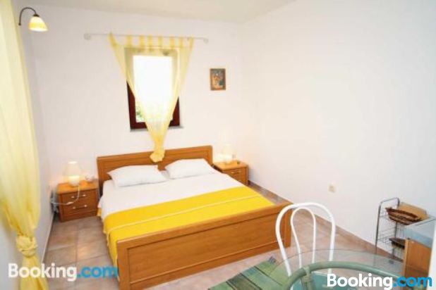 带露台一室公寓