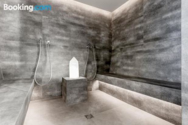 带阳台的豪华两卧室公寓