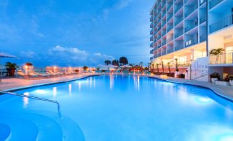 Holiday Inn Express & Suites Panama City Beach - Beachfront