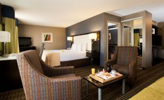 Holiday Inn & Suites Mississauga West - Meadowvale, an IHG Hotel