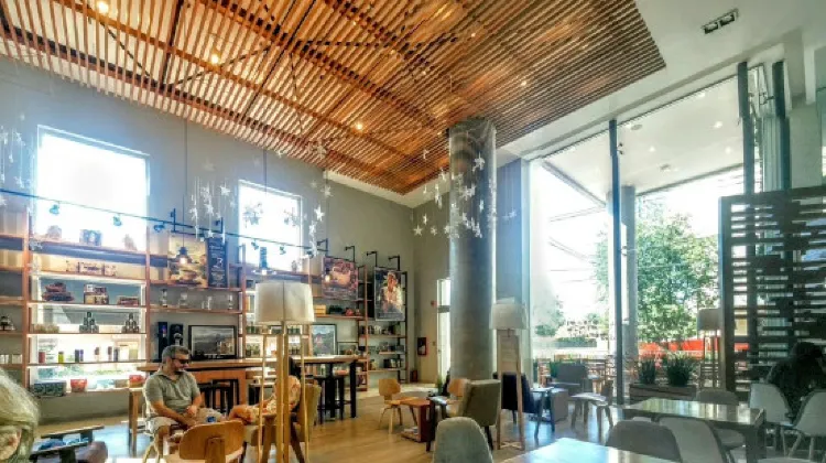 Hub Hotel Asuncion 食事・レストラン