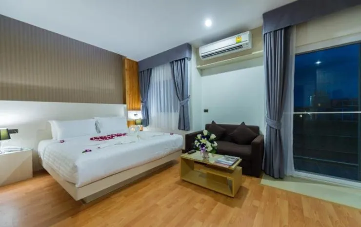 ห้องดีลักซ์ เตียงใหญ่ 1 เตียง