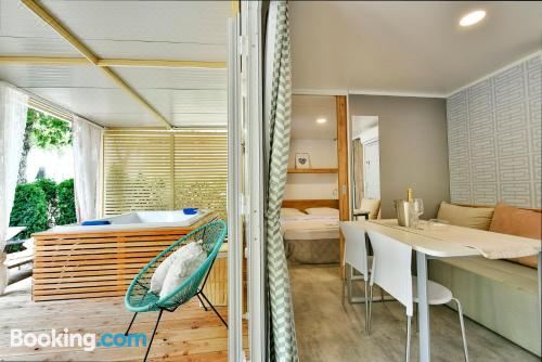 豪华两卧室移动房屋 - 带热水浴池