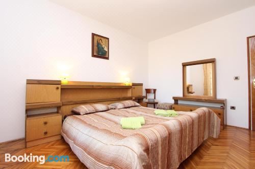 带阳台的两卧室公寓