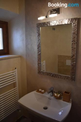 带阳台的小型套房