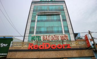 RedDoorz Near Thong Nhat Street