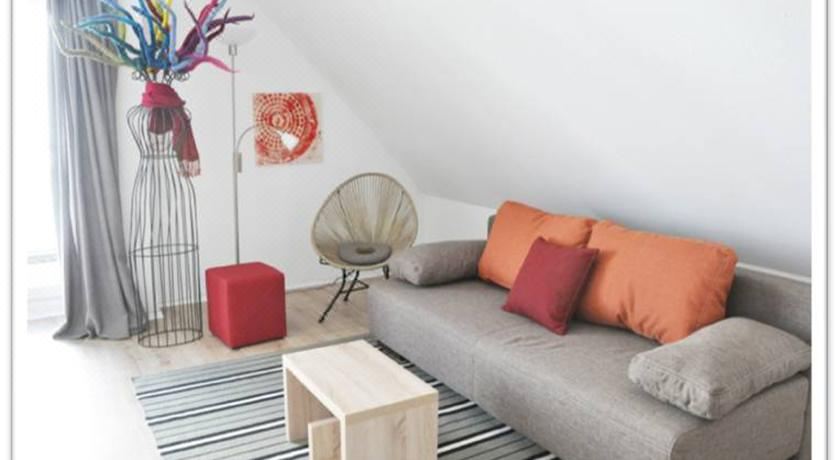 Chalet Charlotte One-Room Apartment with Balcony