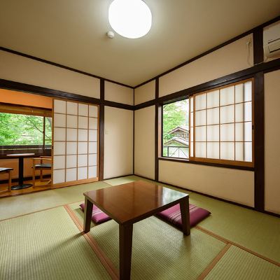 6Tatami JapaneseStyle Room With Veranda And Toilet, Featuring Views Of Mt. Yufu [Non-Smoking]