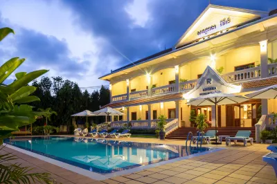 Riviera Hotel & Resort Kep Отели в г. 