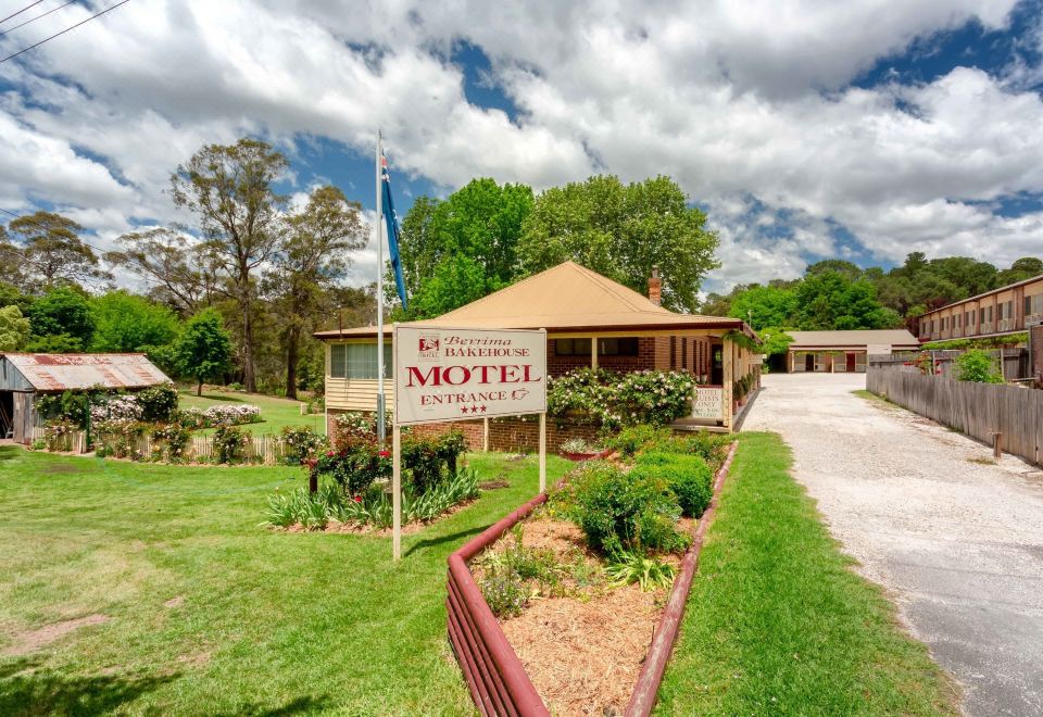 "a large , brown house with a sign that reads "" macedon motel "" prominently displayed on the front of the property" at Berrima Bakehouse Motel