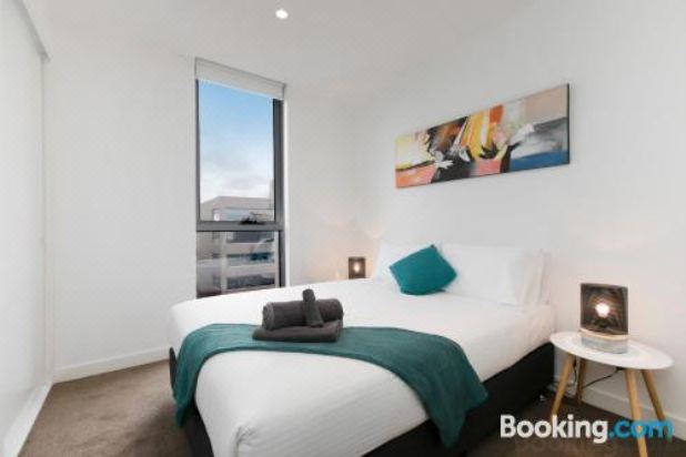 Complete Host Monarc Apartments Apartment