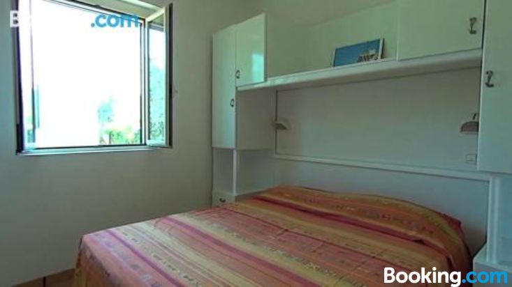 带天井的两居室公寓