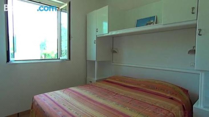 带天井的两居室公寓