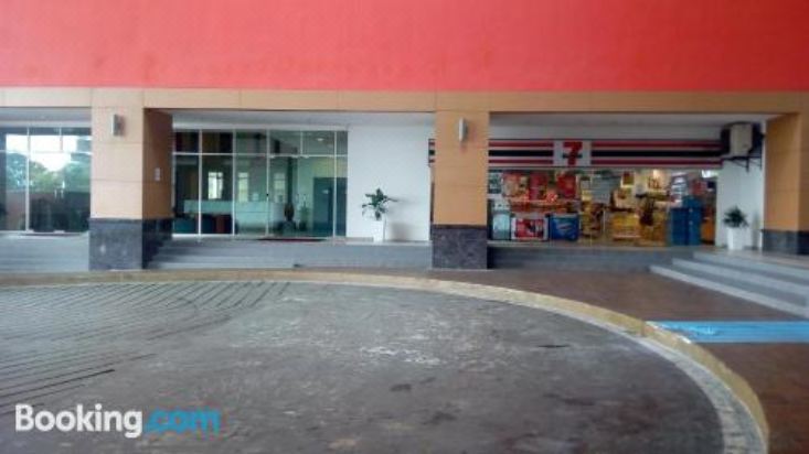 享有游泳池景致的一室公寓