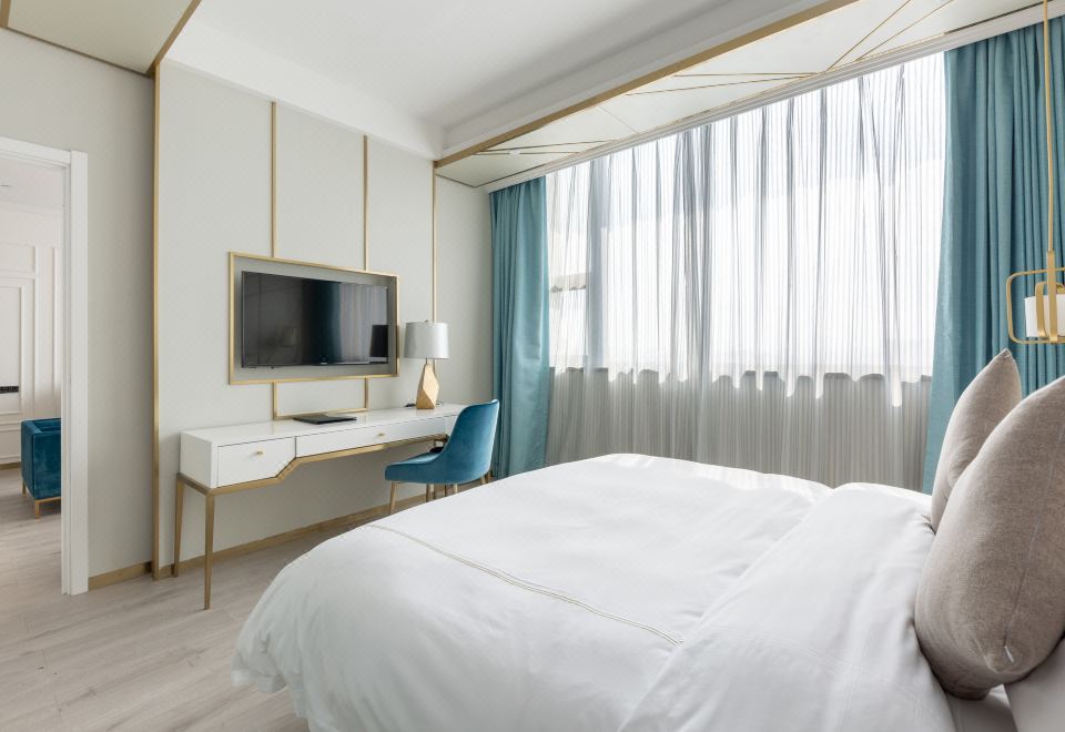 法式优雅江景豪华套房