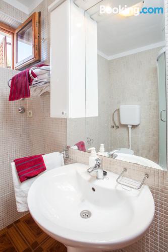 花园景两卧室公寓 - 带露台