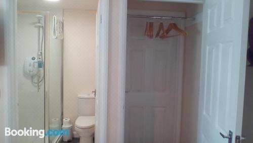 双人带独立衞生间房 - Poachers Mews 2B