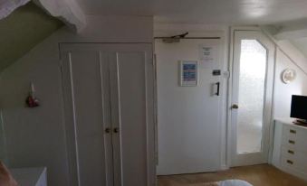 Alcombe House - Housity
