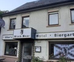 Black Bear Bikers Pub-Hotel