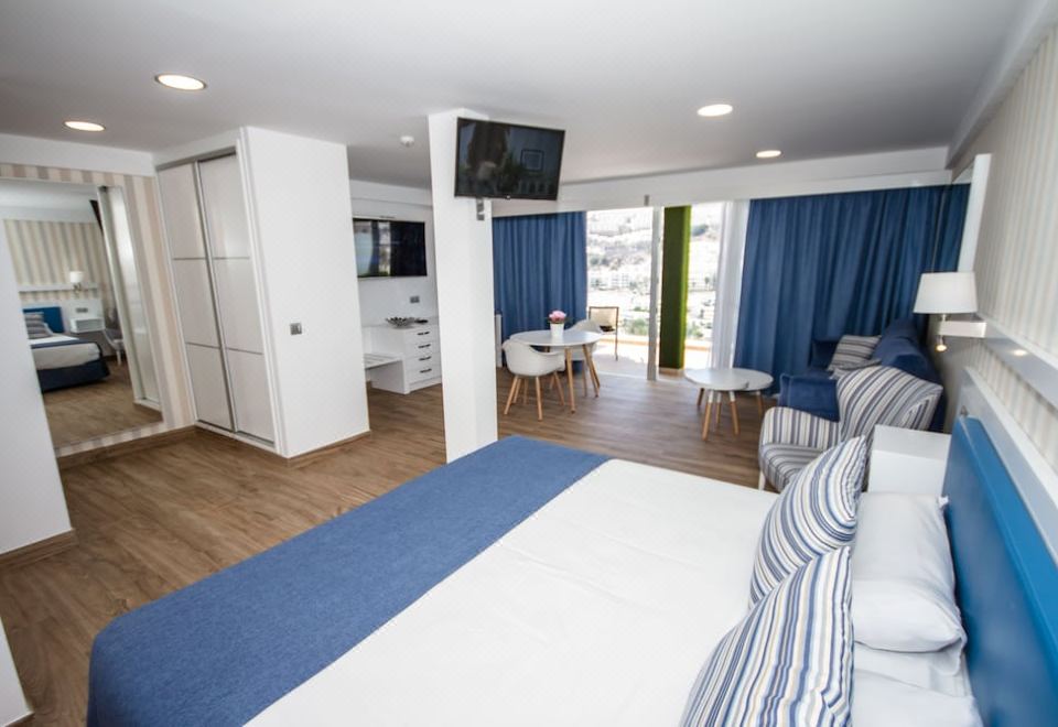 海景高級套房（帶陽台、按摩浴缸）