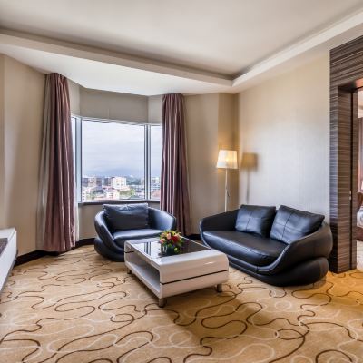 Promenade Superior Suite with Club Lounge Access
